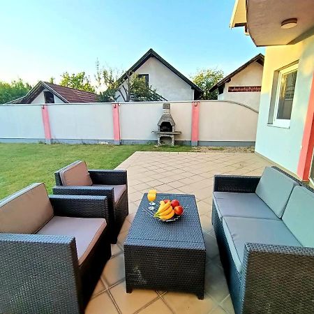 Villa 2 Etagen Mit Grossen Garten Modrica Buitenkant foto