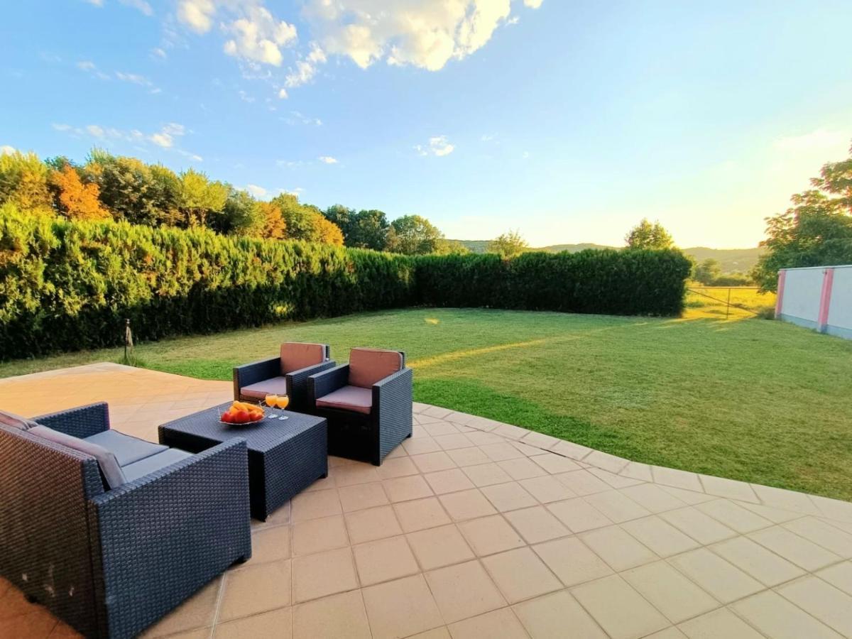 Villa 2 Etagen Mit Grossen Garten Modrica Buitenkant foto