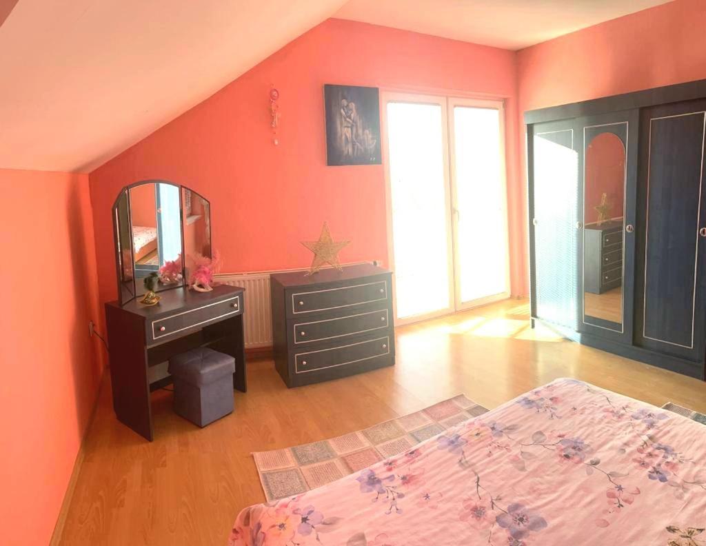 Villa 2 Etagen Mit Grossen Garten Modrica Buitenkant foto