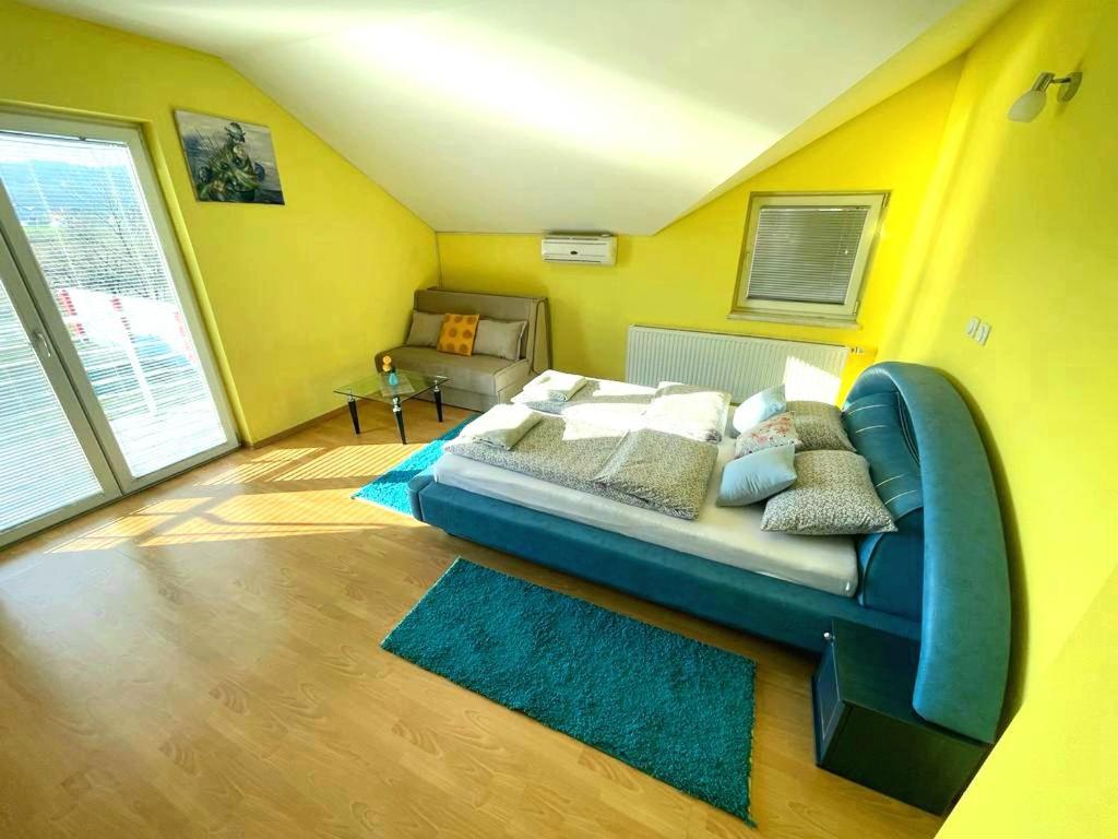 Villa 2 Etagen Mit Grossen Garten Modrica Buitenkant foto