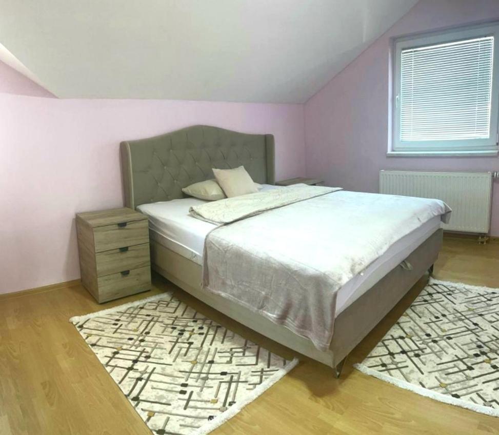 Villa 2 Etagen Mit Grossen Garten Modrica Buitenkant foto